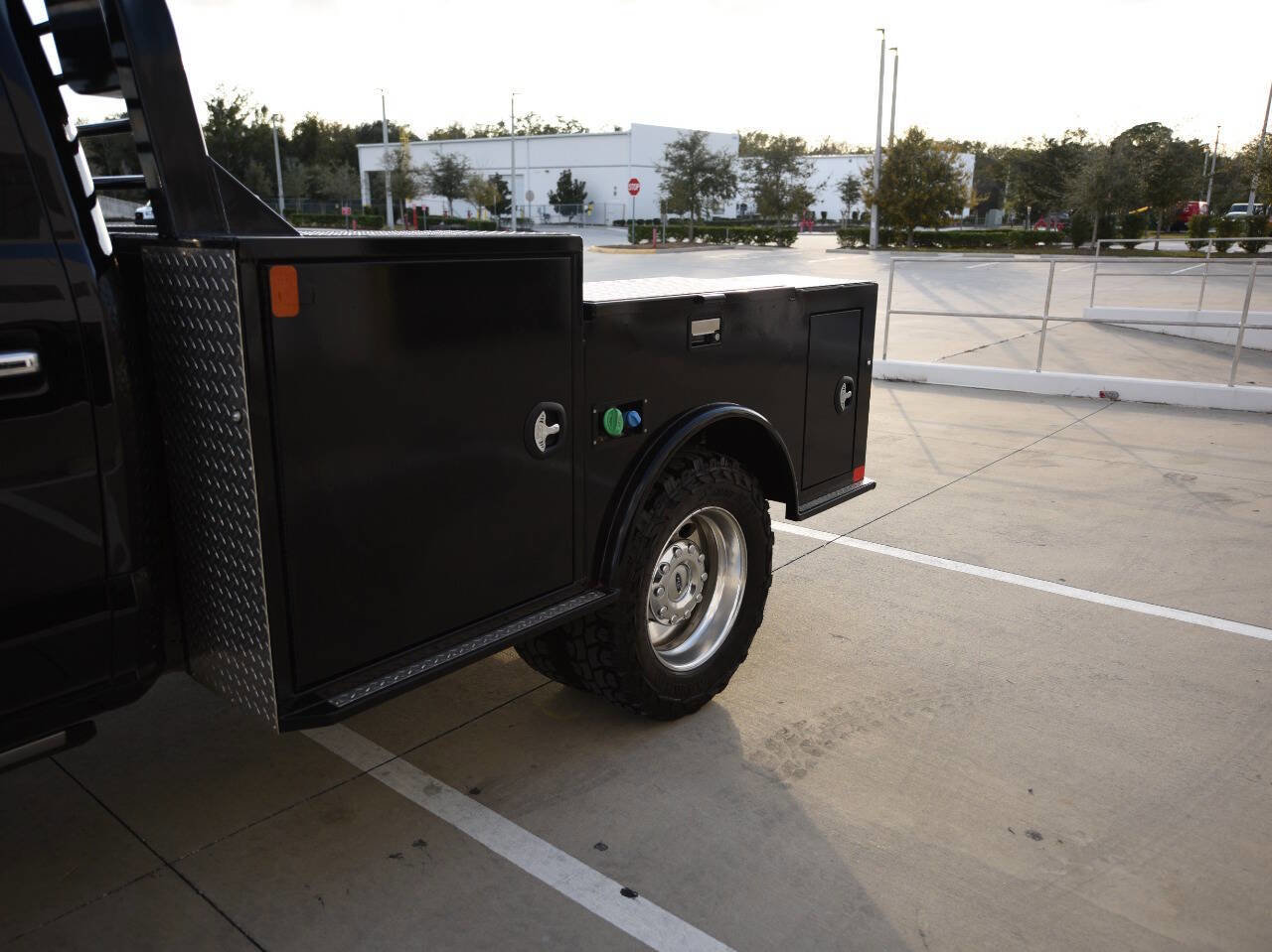 Used 2022 Ford F450 Platinum w/ FX4 Off-Road Package image 12