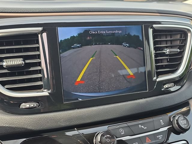 Used 2018 Chrysler Pacifica Touring-L Plus FWD image 17