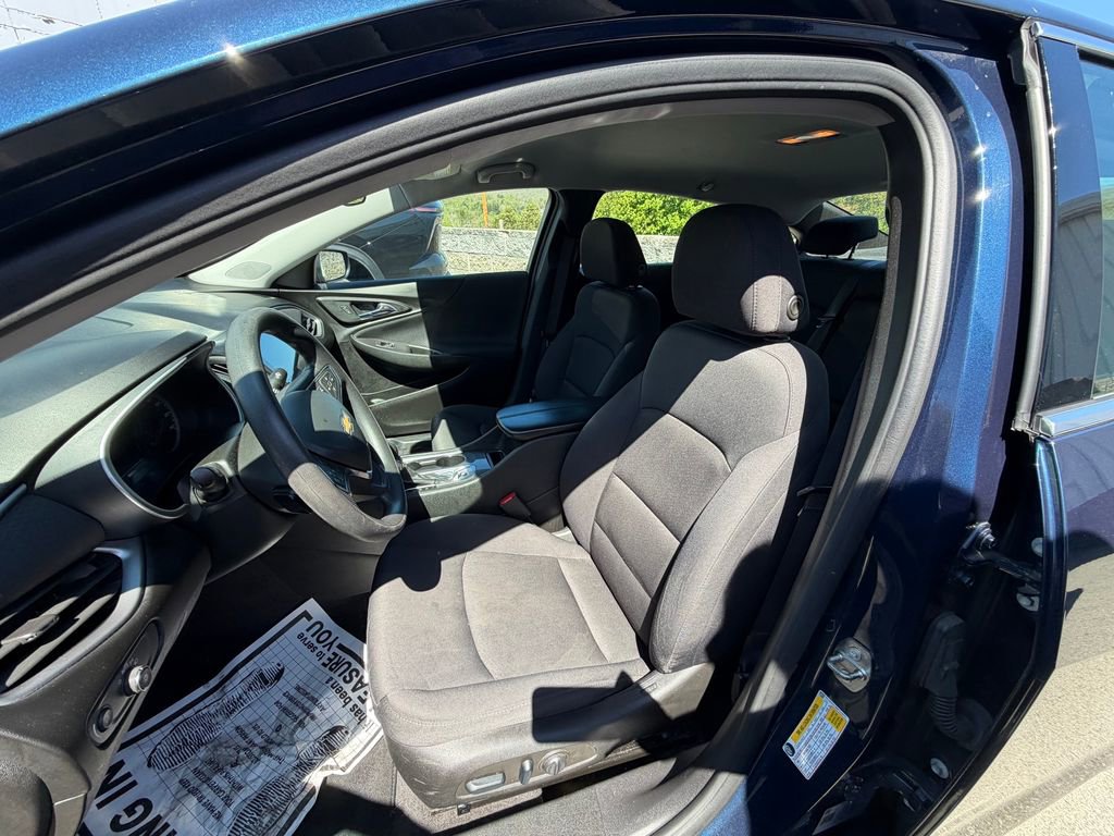 Used 2022 Chevrolet Malibu LT FWD image 9