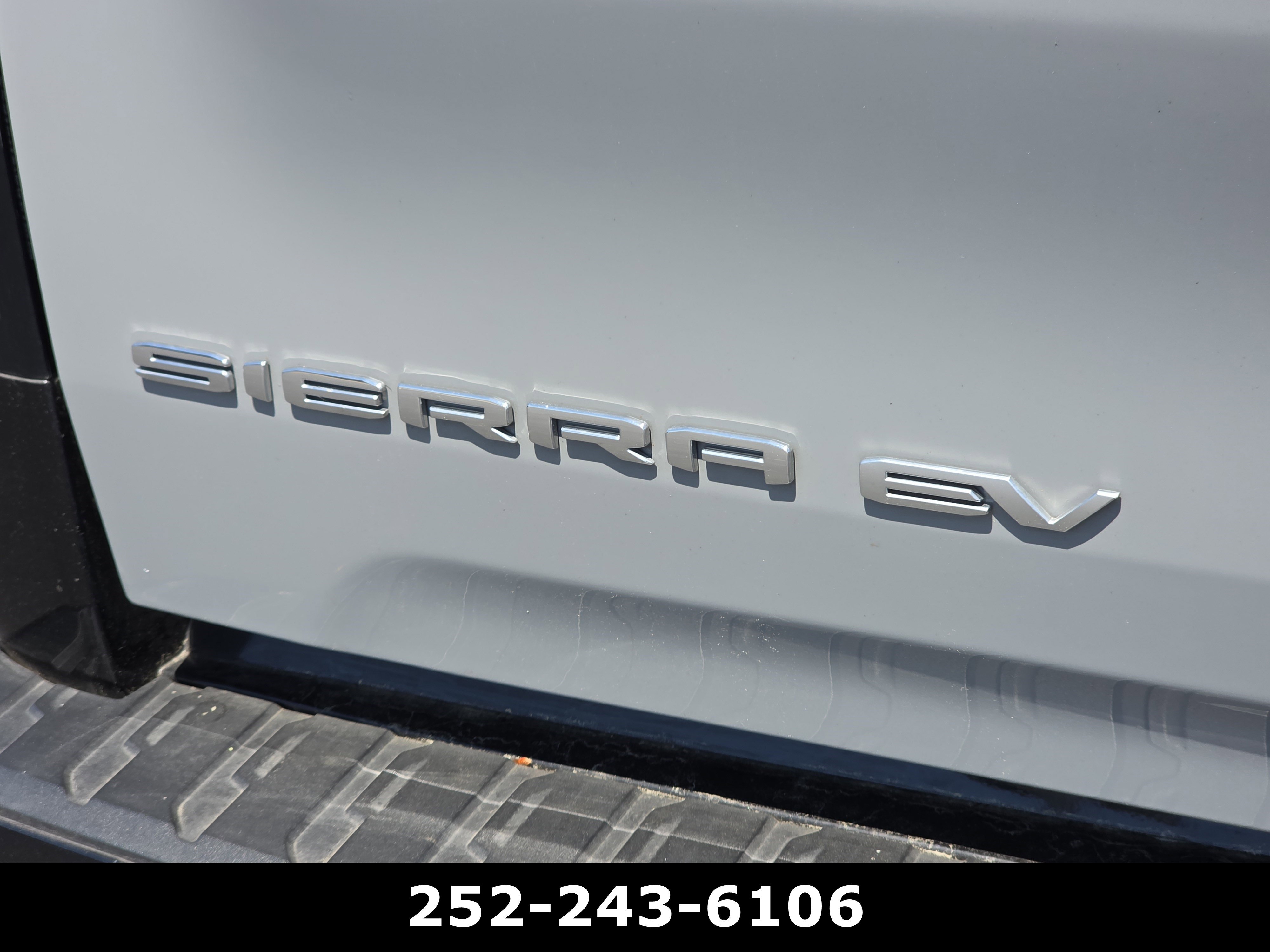 Used 2025 GMC Sierra EV Denali AWD/4WD image 29