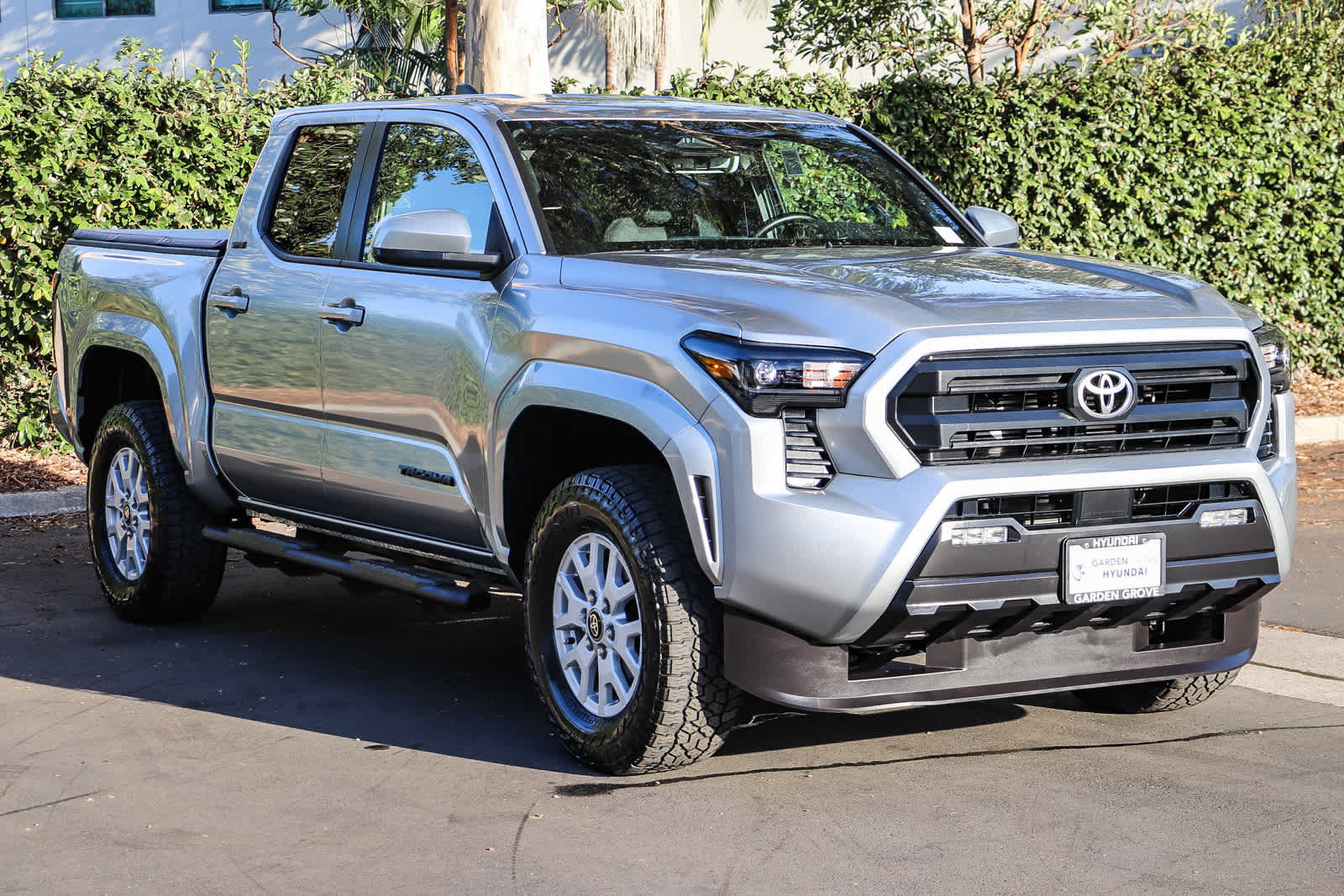 Used 2025 Toyota Tacoma SR5 AWD/4WD image 3