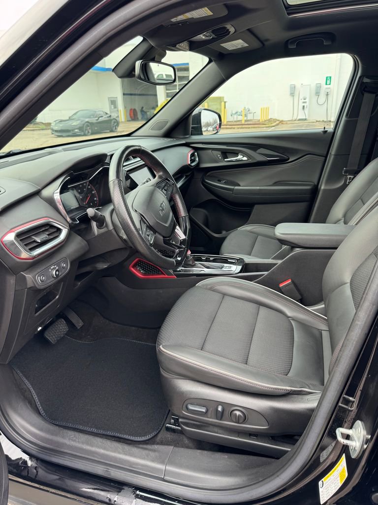 Used 2023 Chevrolet TrailBlazer RS w/ Sun and Liftgate Package image 10