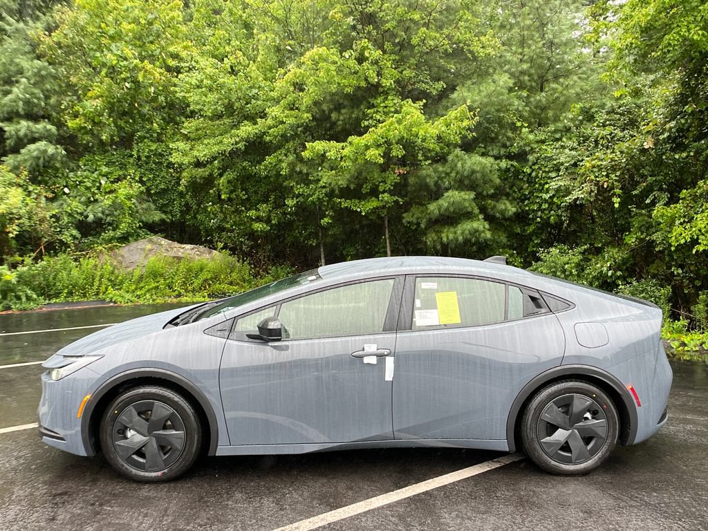 New 2026 Toyota Prius Plug-In Hybrid FWD image 2