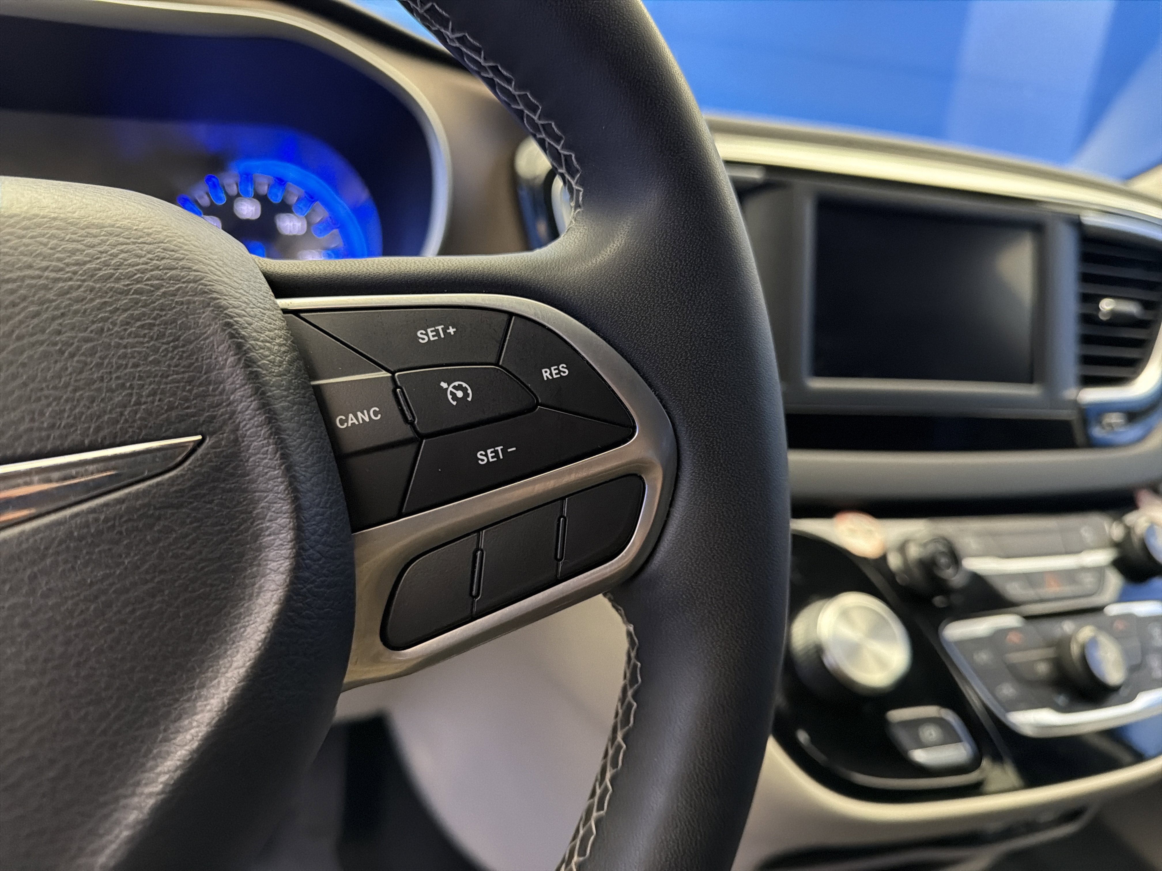 Used 2023 Chrysler Voyager LX image 17