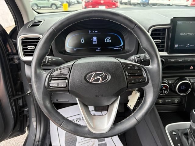 Used 2023 Hyundai Venue SEL FWD image 16