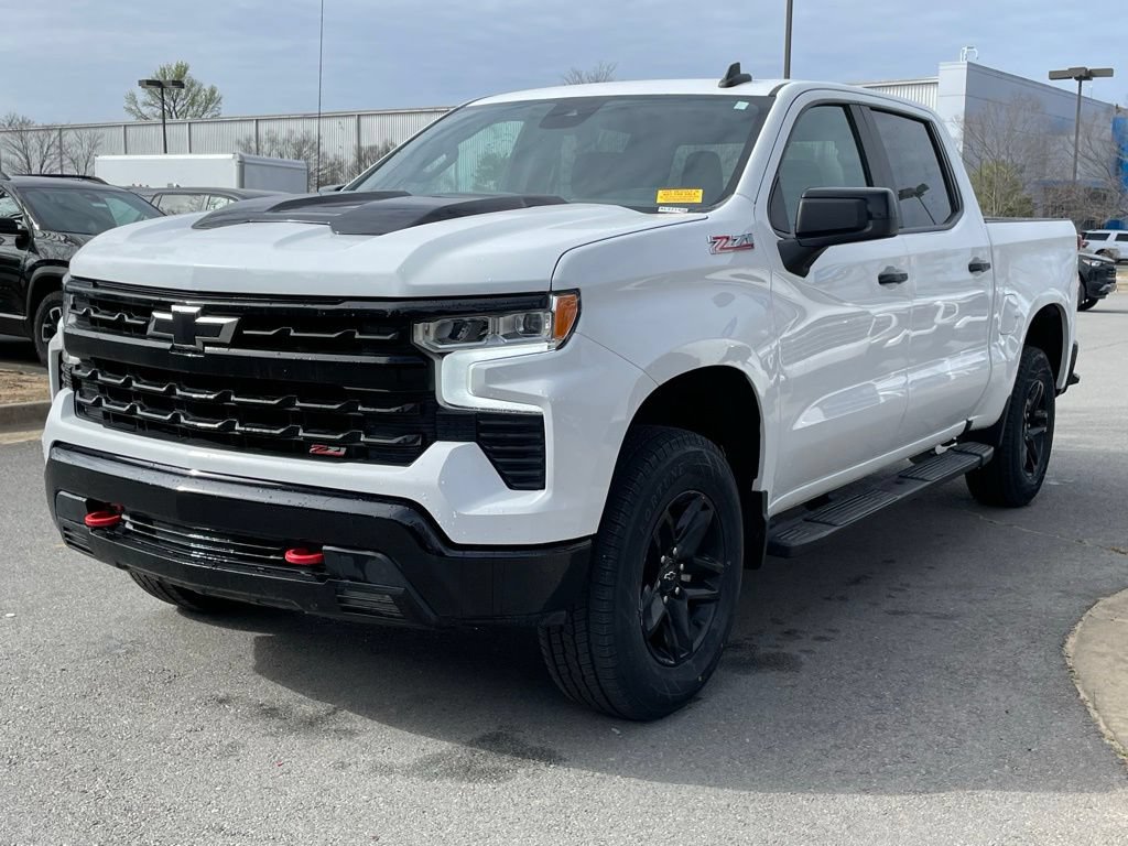 Used 2024 Chevrolet Silverado 1500 LT Trail Boss w/ Protection Package AWD/4WD image 3