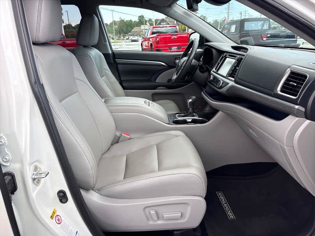 Used 2019 Toyota Highlander Limited AWD/4WD image 5