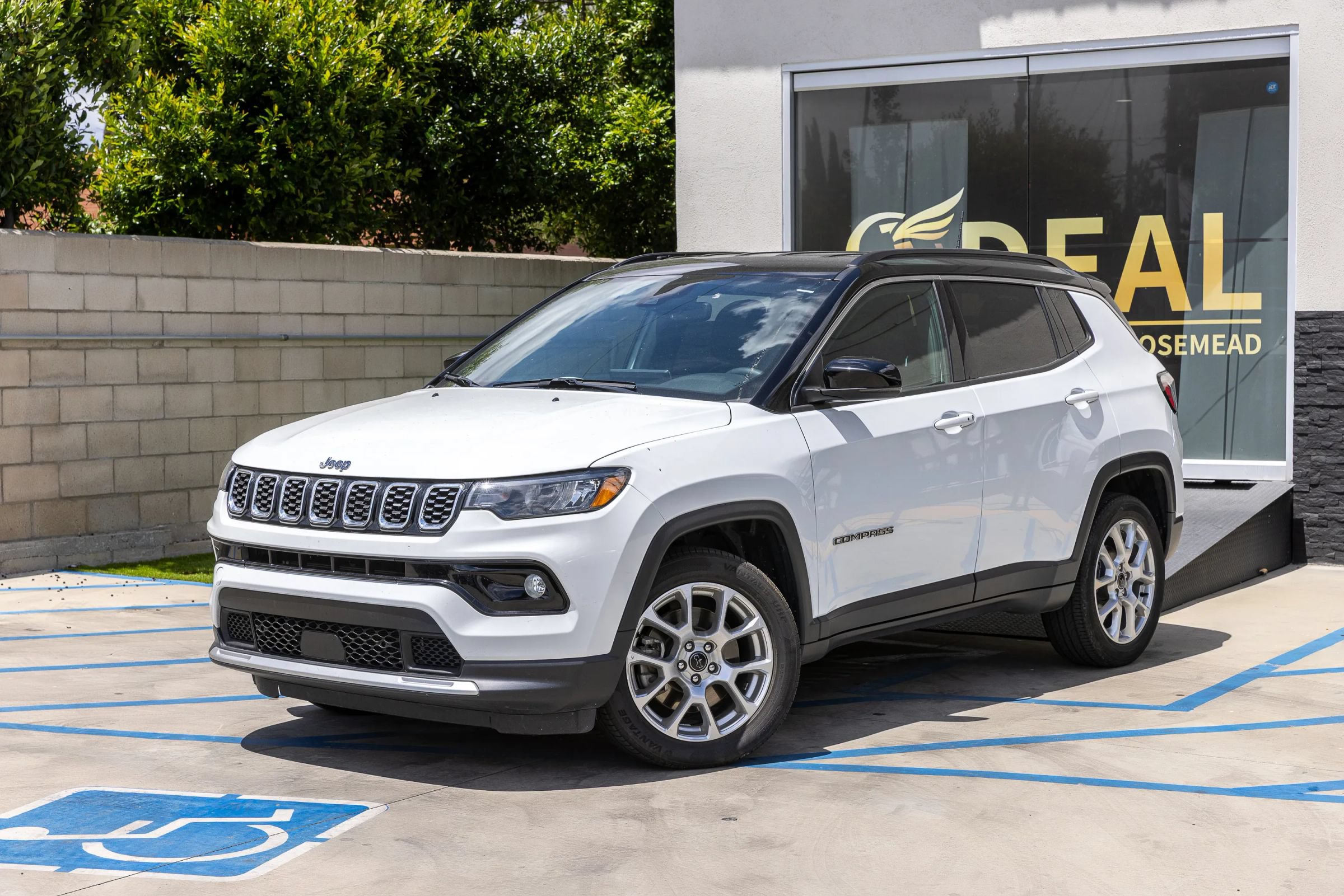 Used 2025 Jeep Compass Limited AWD/4WD image 6