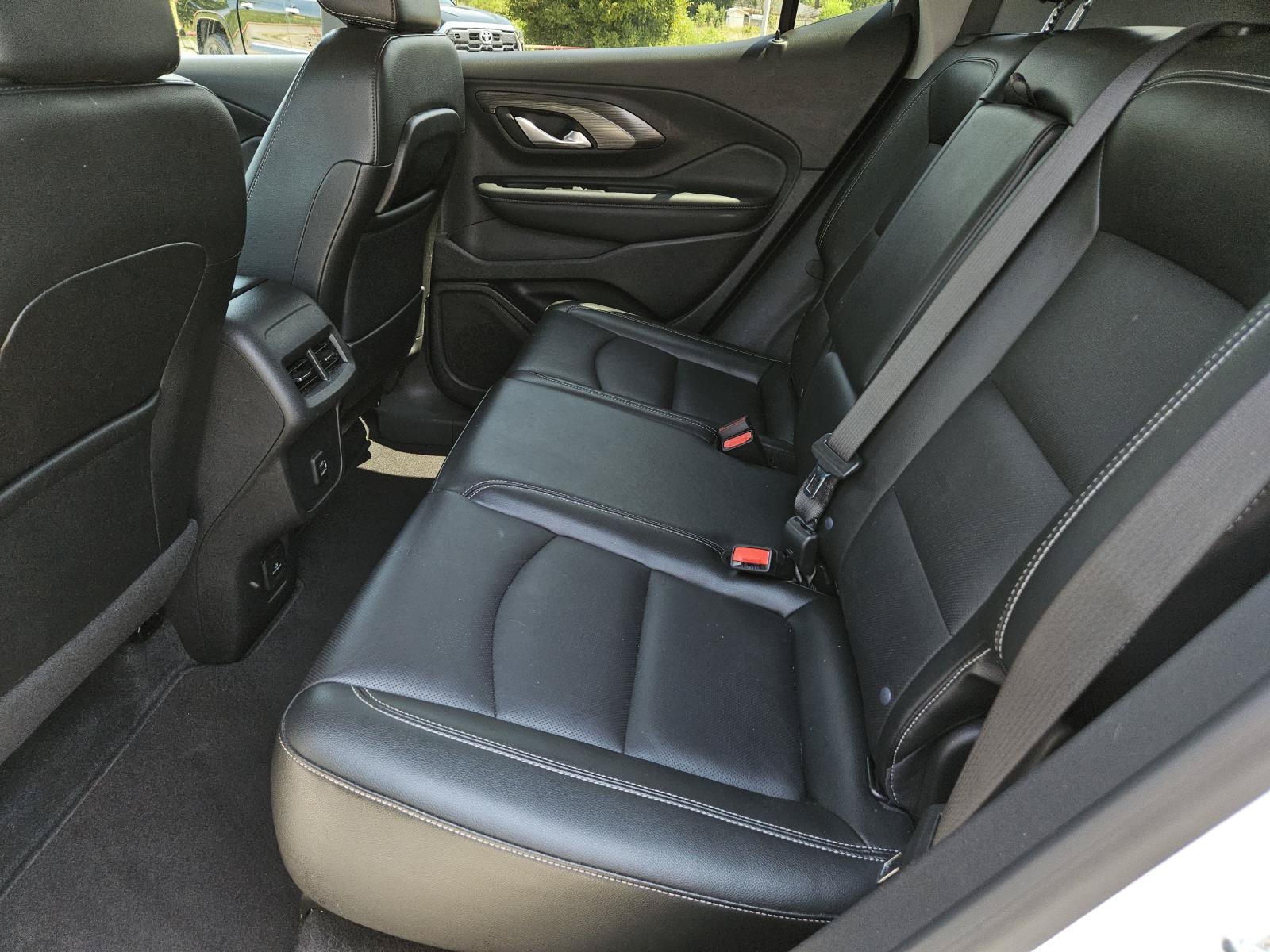 Used 2024 GMC Terrain SLT FWD image 29
