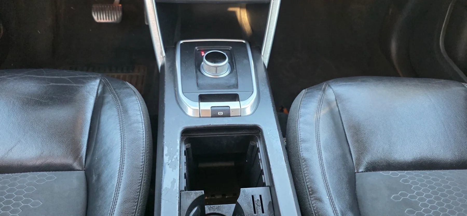 Used 2016 Land Rover Discovery Sport SE image 13