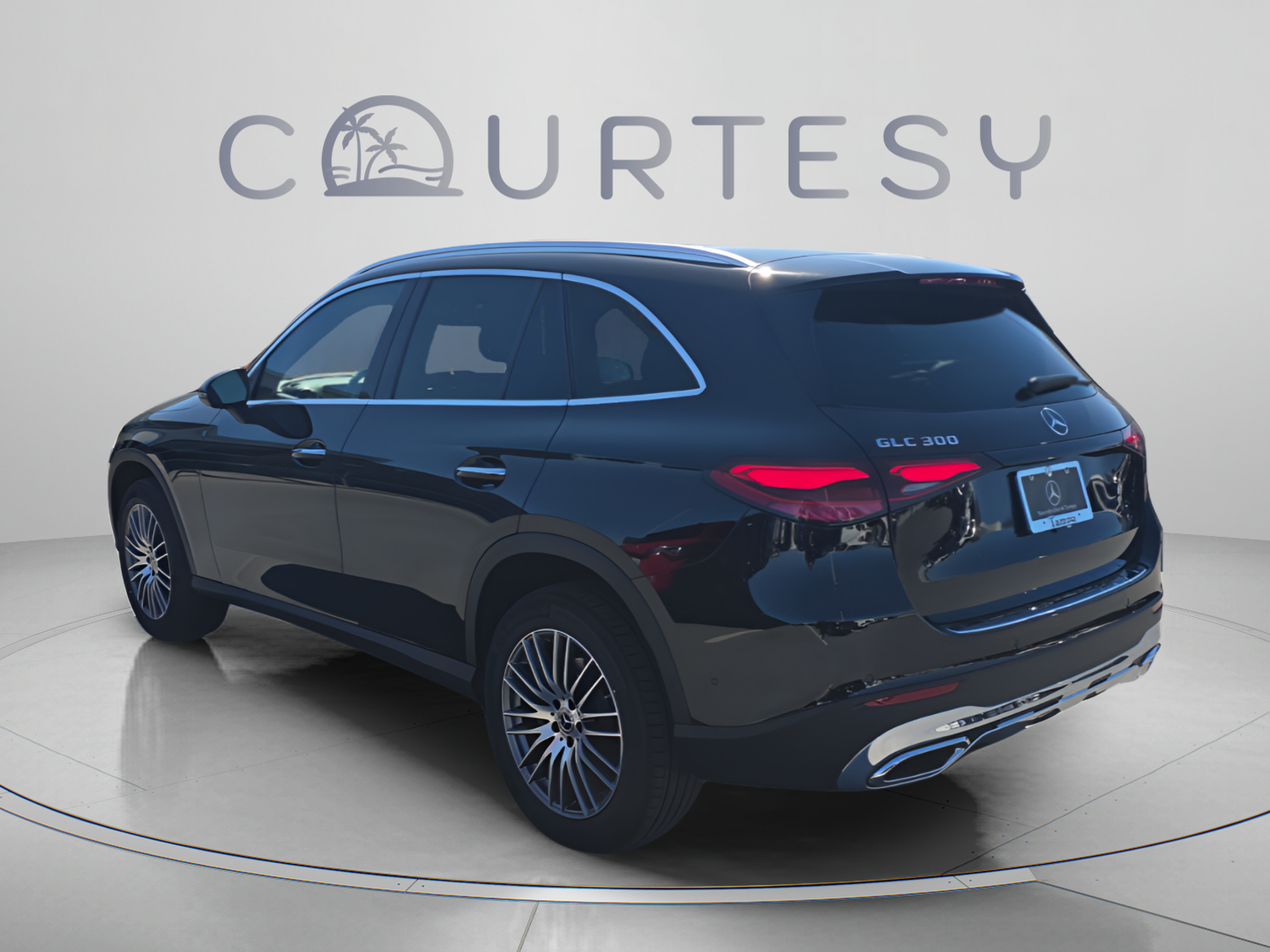 Used 2026 Mercedes-Benz GLC 300 image 3
