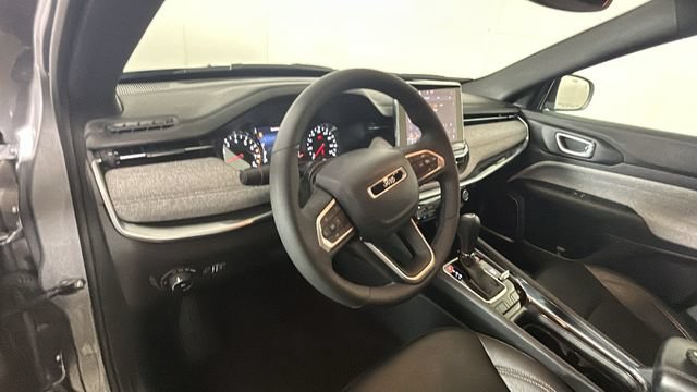 Used 2024 Jeep Compass Latitude AWD/4WD image 13