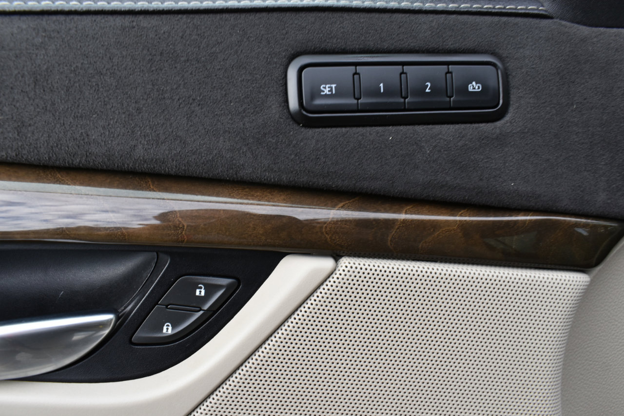 Used 2020 Cadillac Escalade ESV Premium Luxury image 40