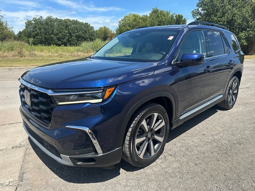 Used 2023 Honda Pilot Touring image 1