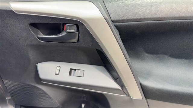 Used 2016 Toyota RAV4 LE image 12