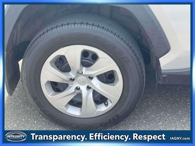Used 2022 Toyota RAV4 LE AWD/4WD image 8