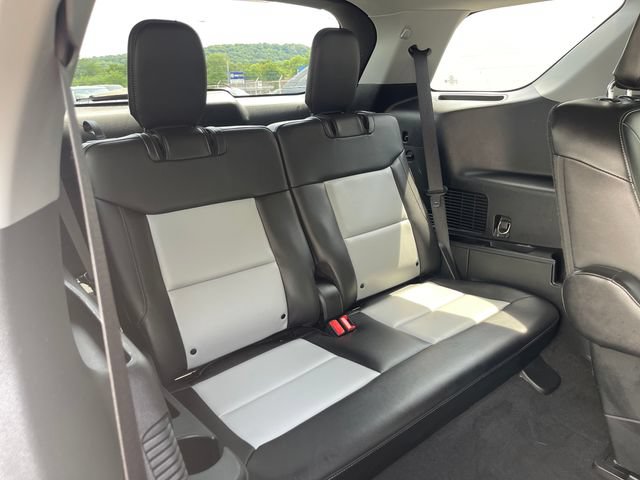 Used 2023 Ford Explorer XLT w/ Equipment Group 202A AWD/4WD image 32