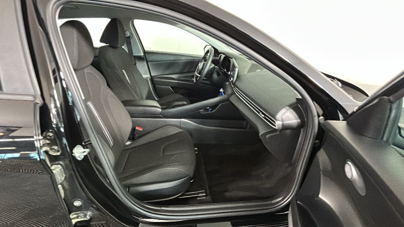 Used 2022 Hyundai Elantra SEL FWD image 35