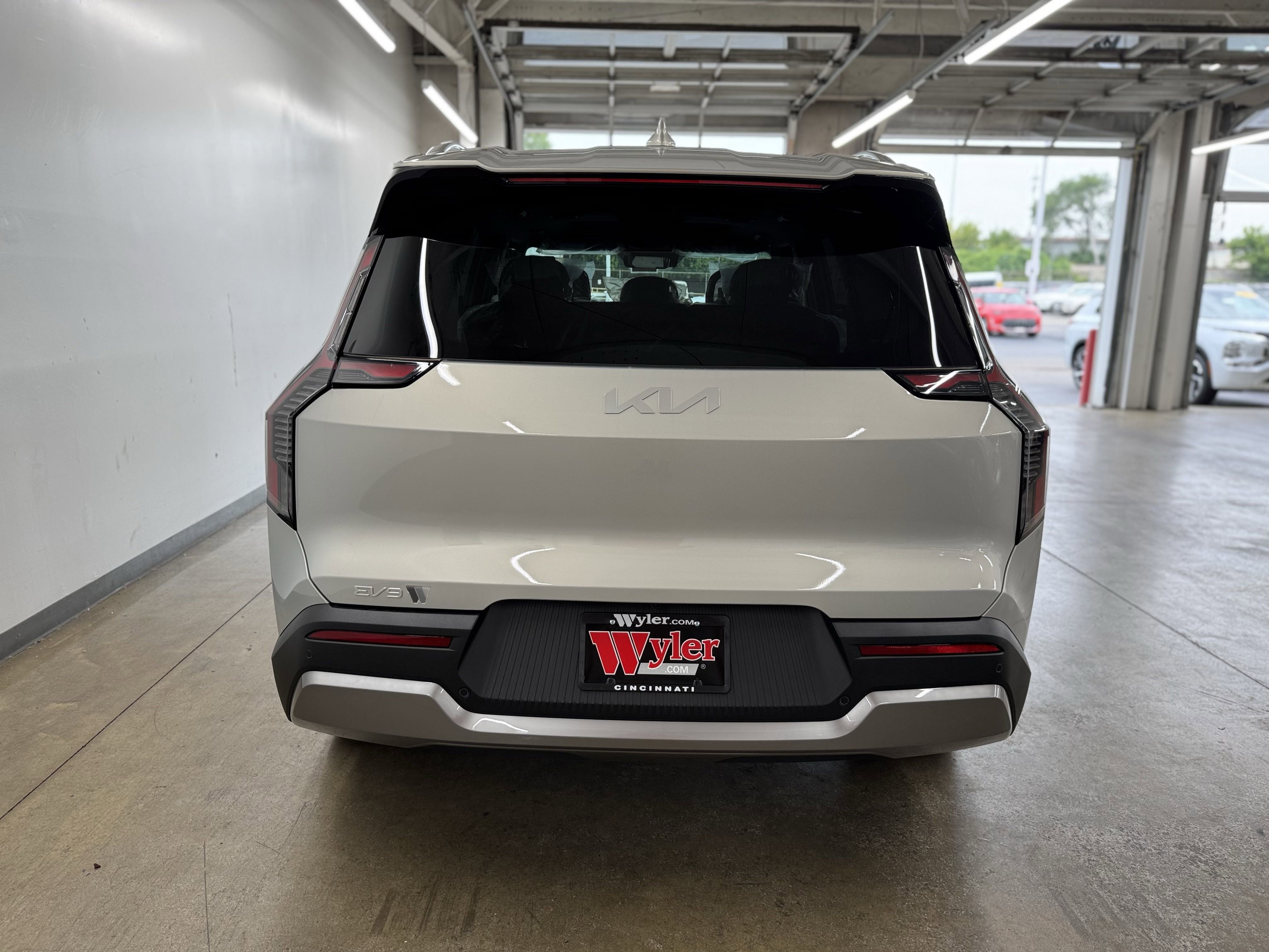 New 2026 Kia EV9 Wind image 4