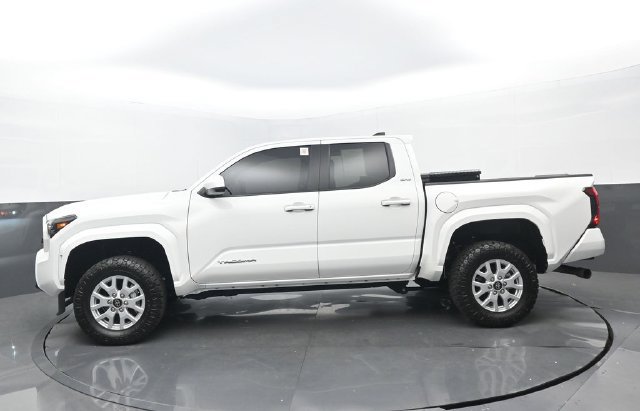 Used 2024 Toyota Tacoma SR5 AWD/4WD image 20