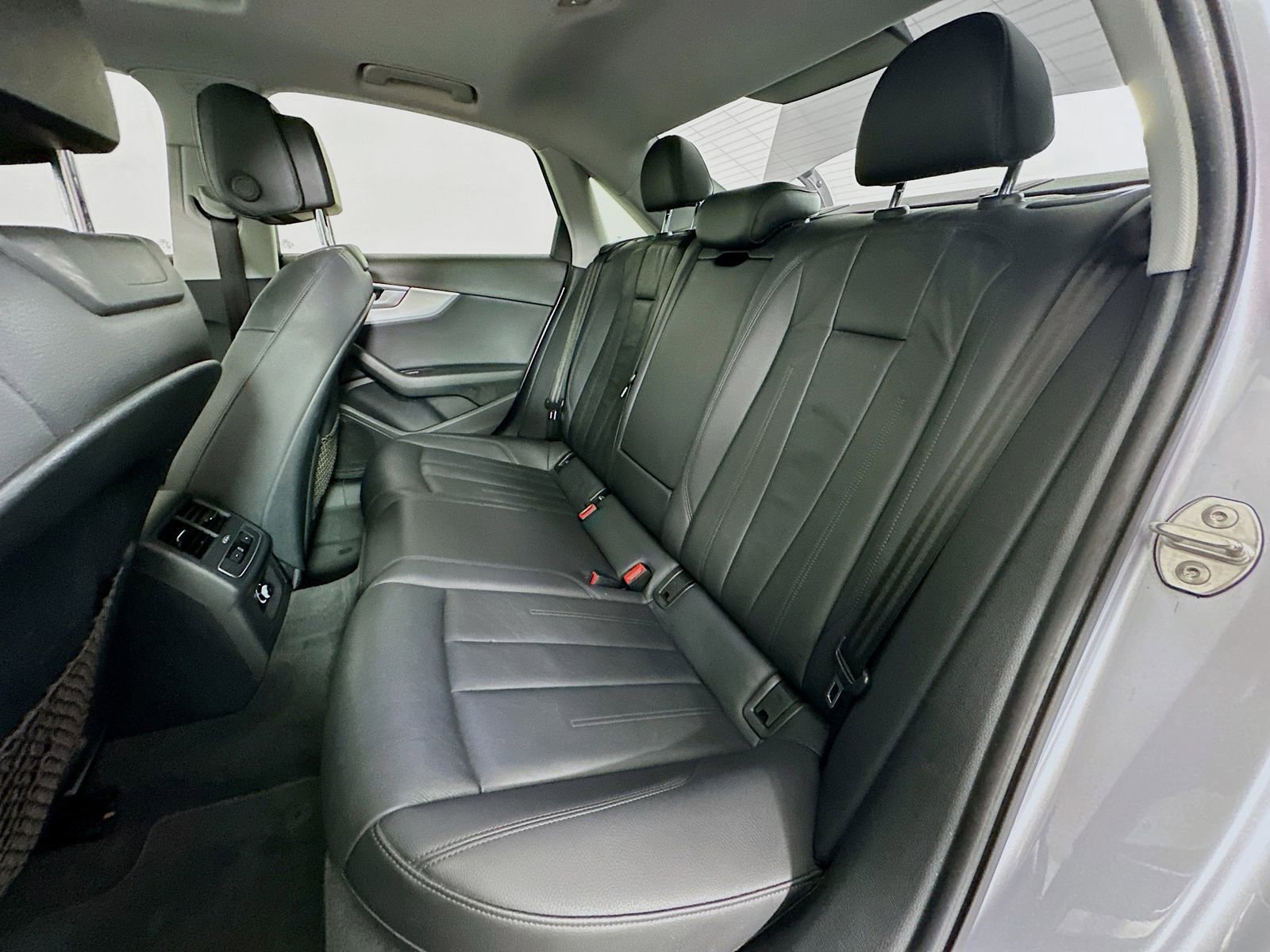 Used 2017 Audi A4 2.0T Premium image 27