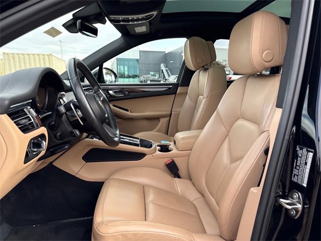 Used 2023 Porsche Macan Turbo image 15
