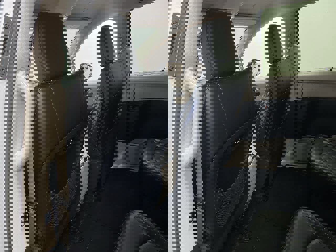 Used 2024 Chrysler Pacifica Touring-L image 15