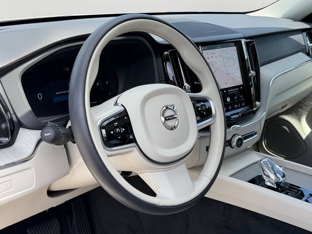 Certified 2025 Volvo XC60 B5 Ultra w/ Climate Package AWD/4WD image 18