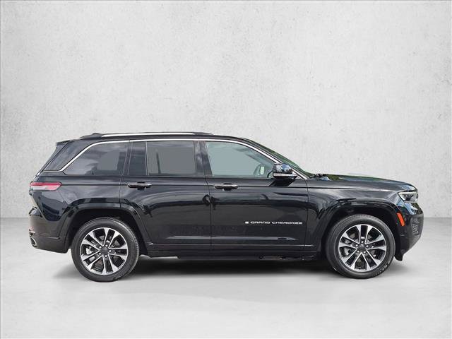 Used 2023 Jeep Grand Cherokee Overland AWD/4WD image 4