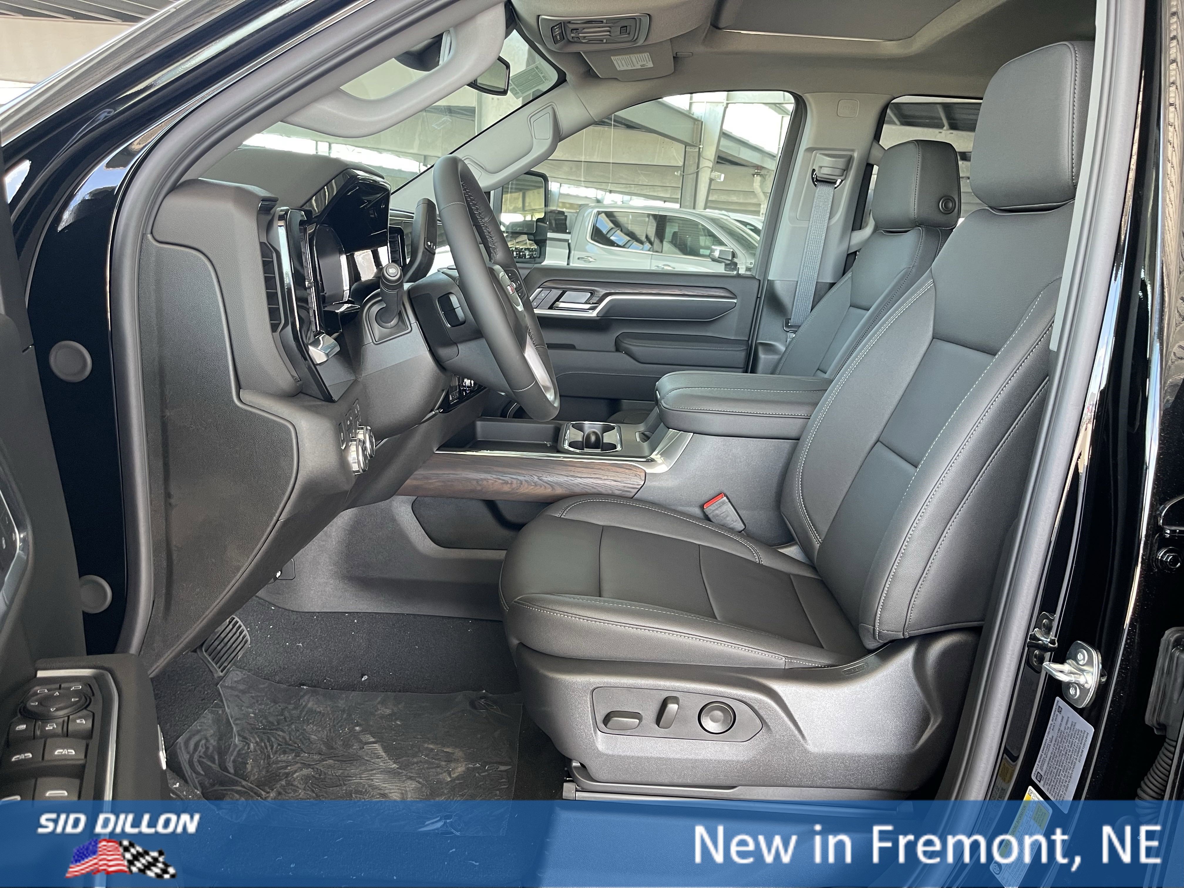 New 2025 GMC Sierra 2500 SLT w/ SLT Premium Package image 8