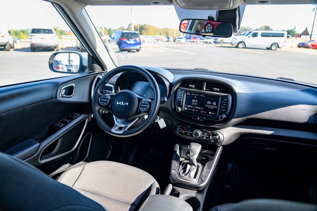 Used 2023 Kia Soul LX w/ LX Technology Package image 20
