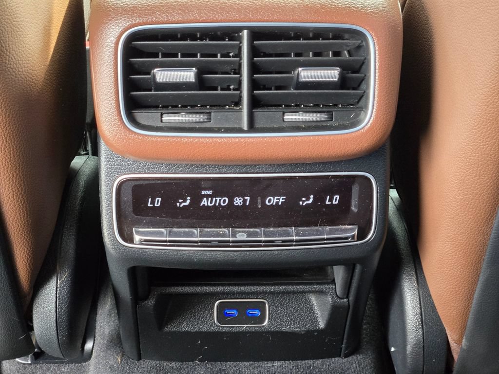 Used 2025 Mercedes-Benz GLS 450 4MATIC image 36