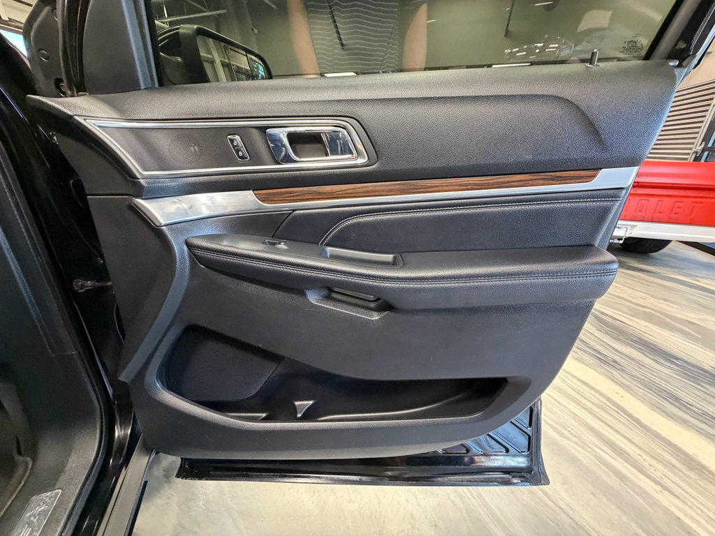 Used 2017 Ford Explorer Limited AWD/4WD image 42