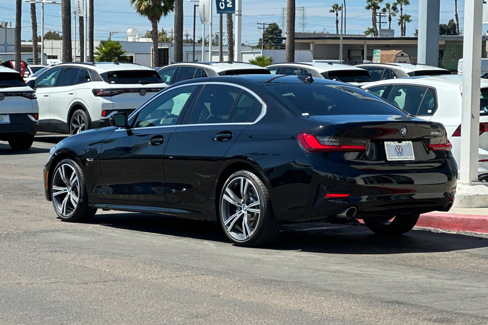 Used 2022 BMW 330e w/ Convenience Package RWD image 6