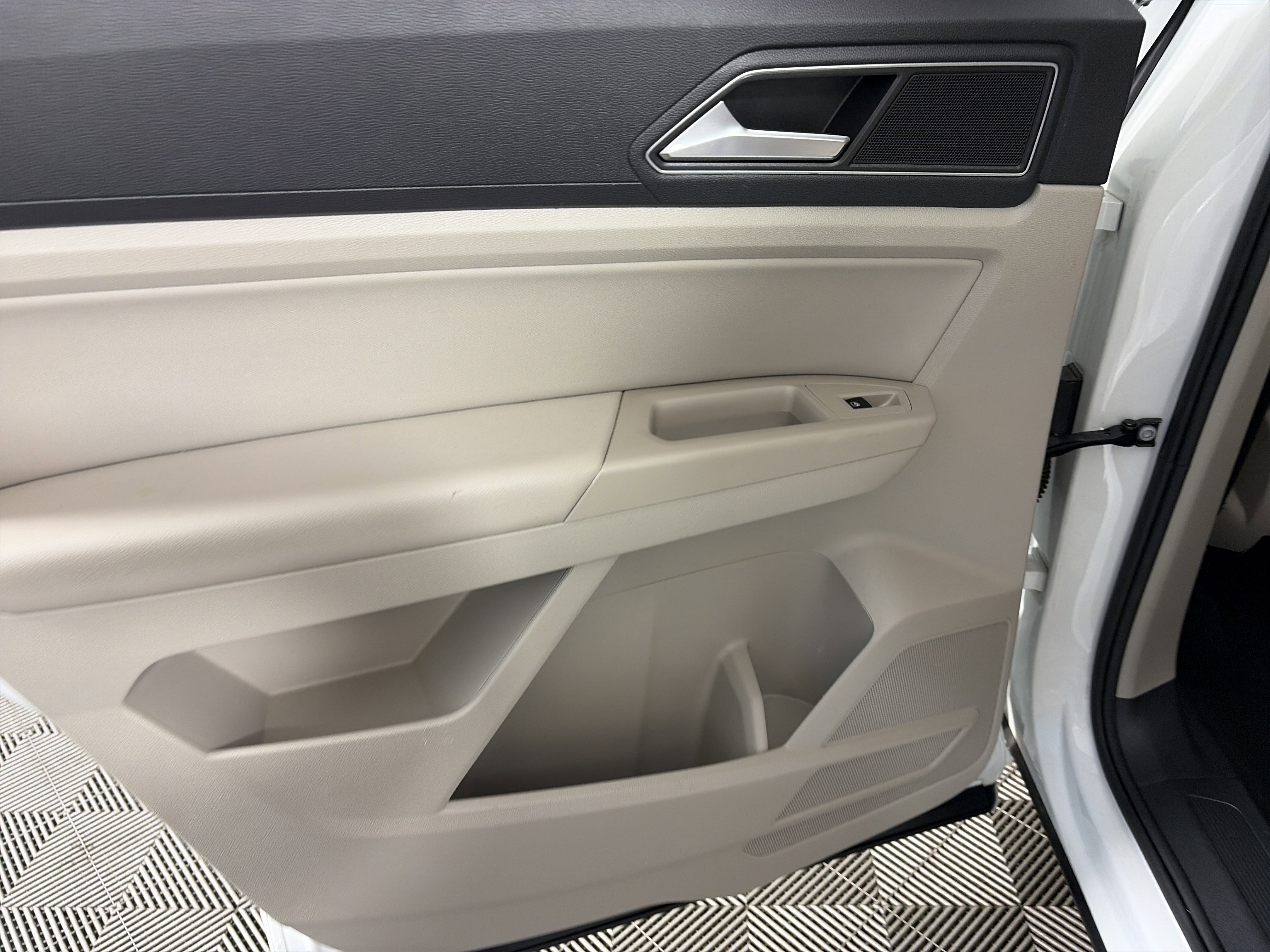 Used 2019 Volkswagen Atlas SEL R-Line image 36