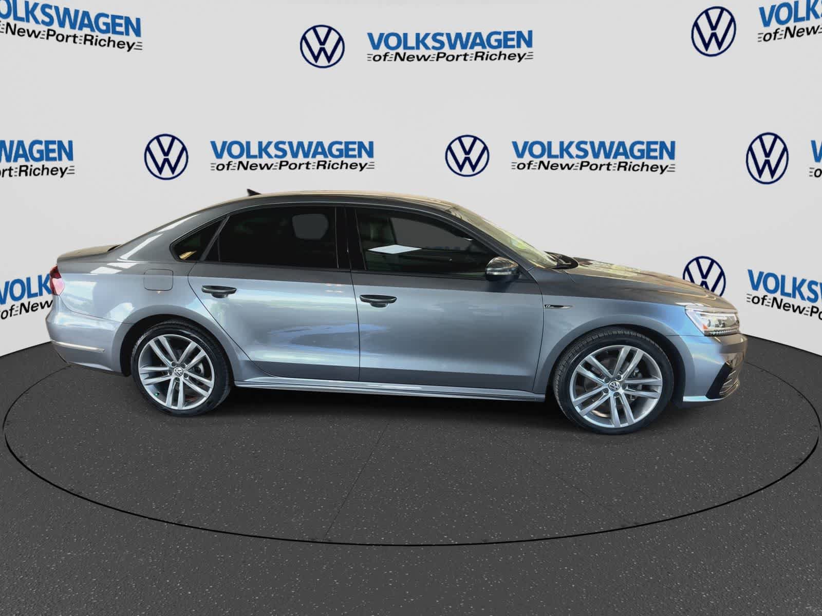 Used 2018 Volkswagen Passat 2.0T R-Line FWD image 9
