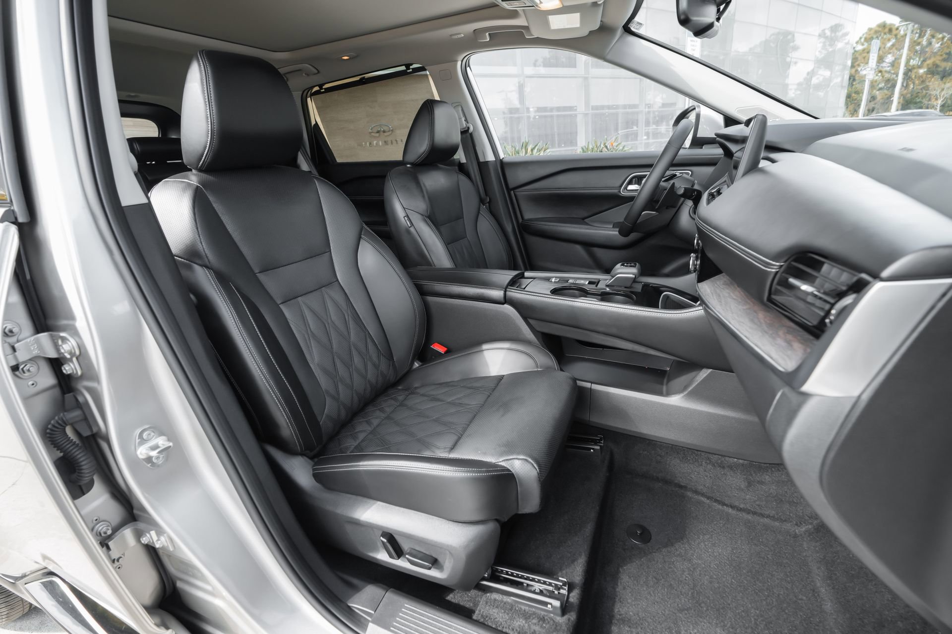 Used 2025 Nissan Rogue Platinum w/ Platinum Premium Package image 43