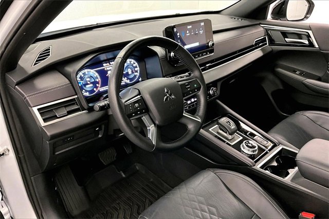 Used 2024 Mitsubishi Outlander SEL Black Edition image 12