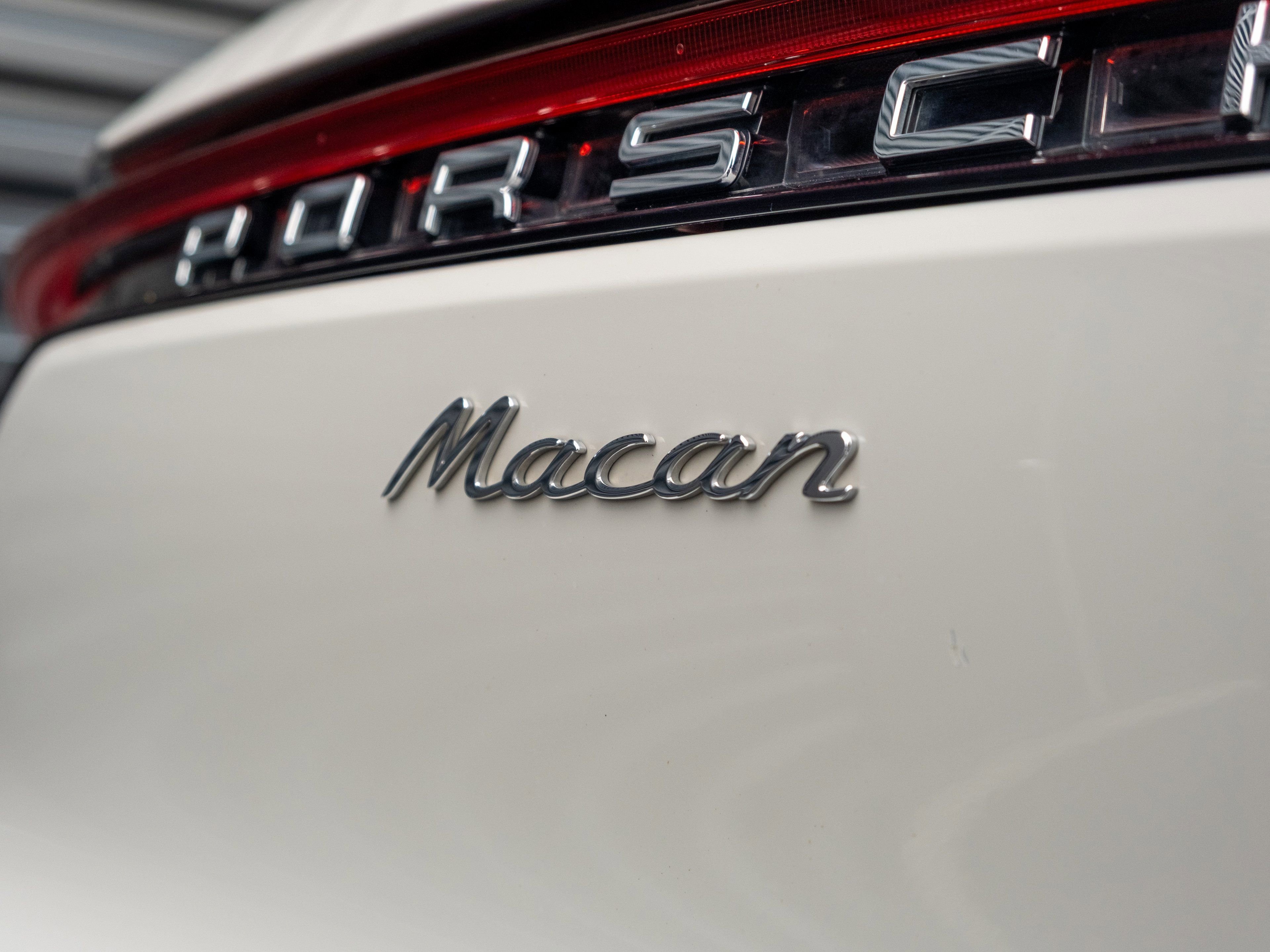 Certified 2021 Porsche Macan image 38
