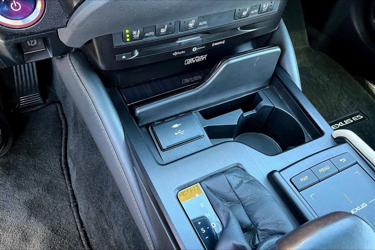 Used 2021 Lexus ES 300h w/ Premium Package image 16