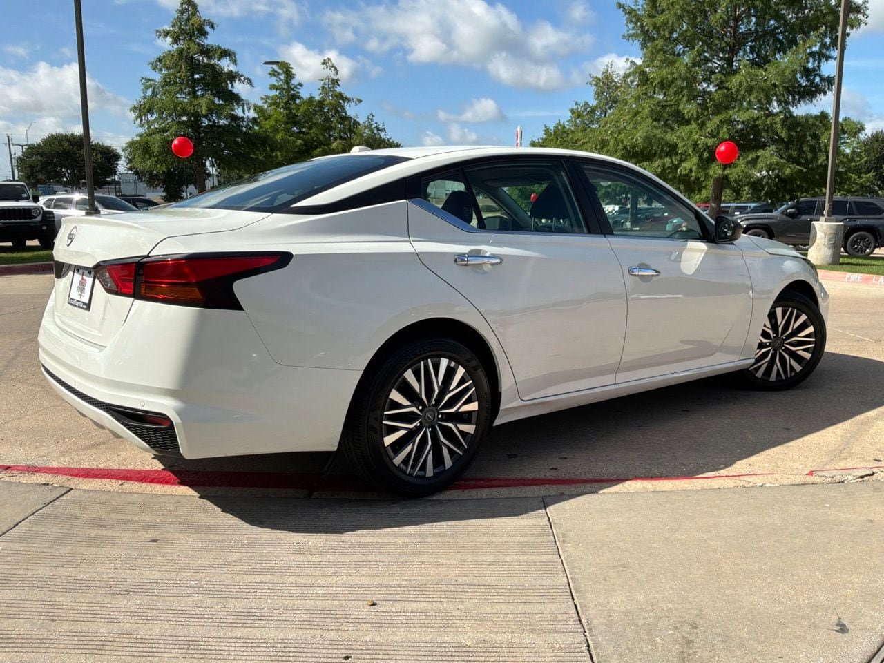 Used 2025 Nissan Altima 2.5 SV FWD image 6