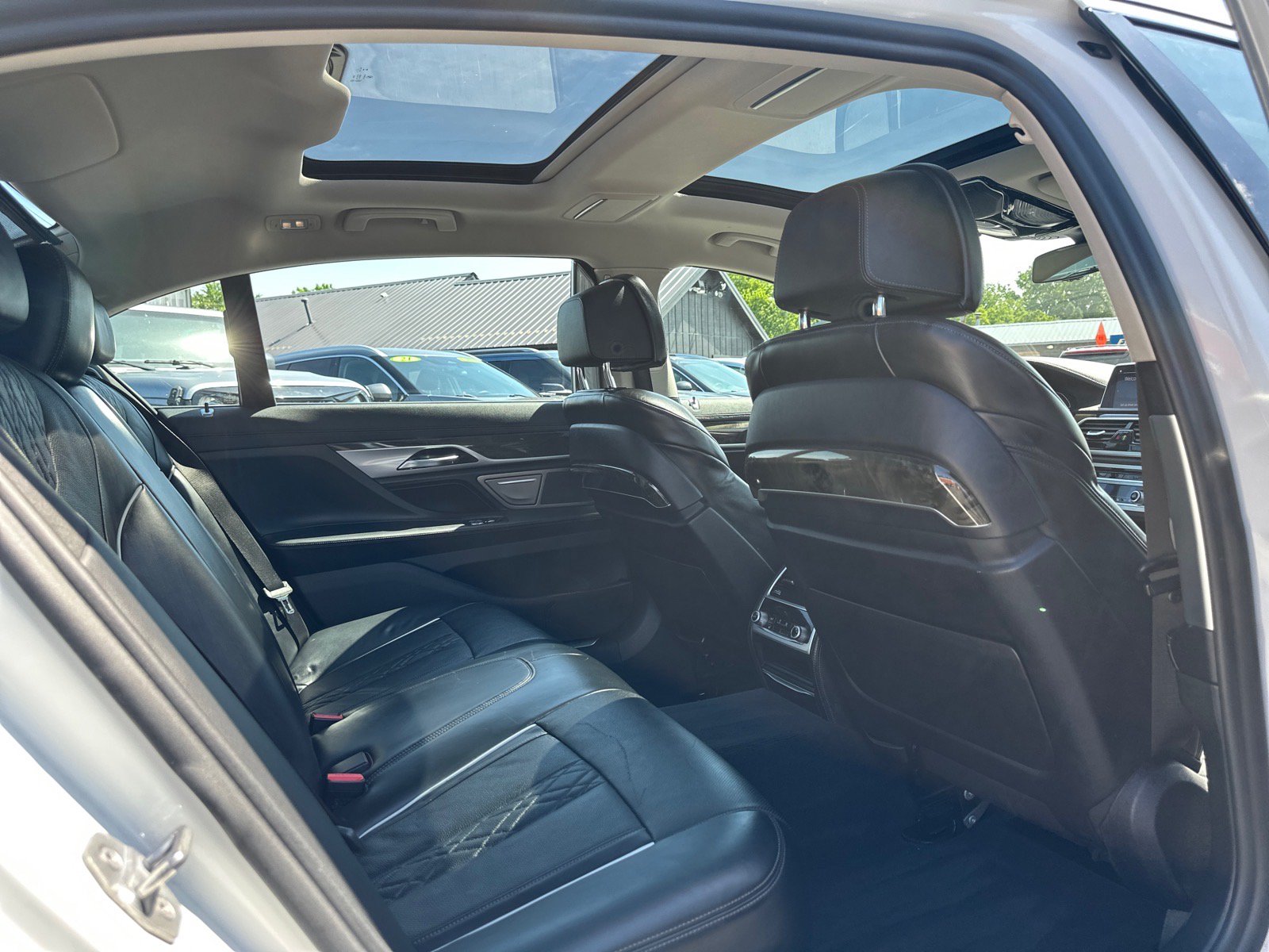 Used 2020 BMW 745e xDrive AWD/4WD image 26