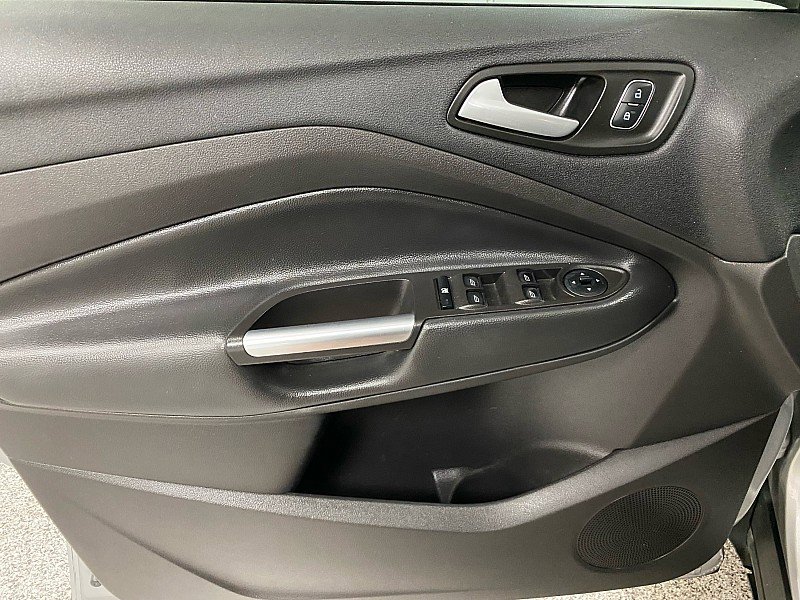 Used 2018 Ford Escape SE w/ Ford Safe & Smart Package image 9