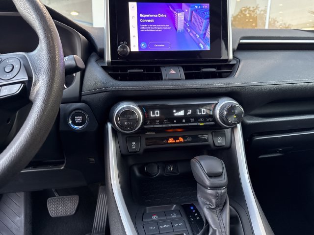 Used 2025 Toyota RAV4 XLE FWD image 18
