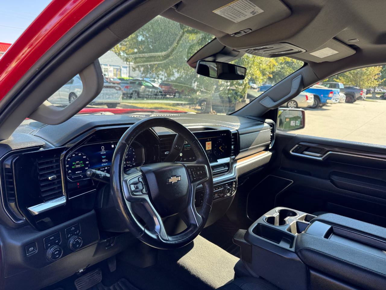 Used 2022 Chevrolet Silverado 1500 LT AWD/4WD image 16