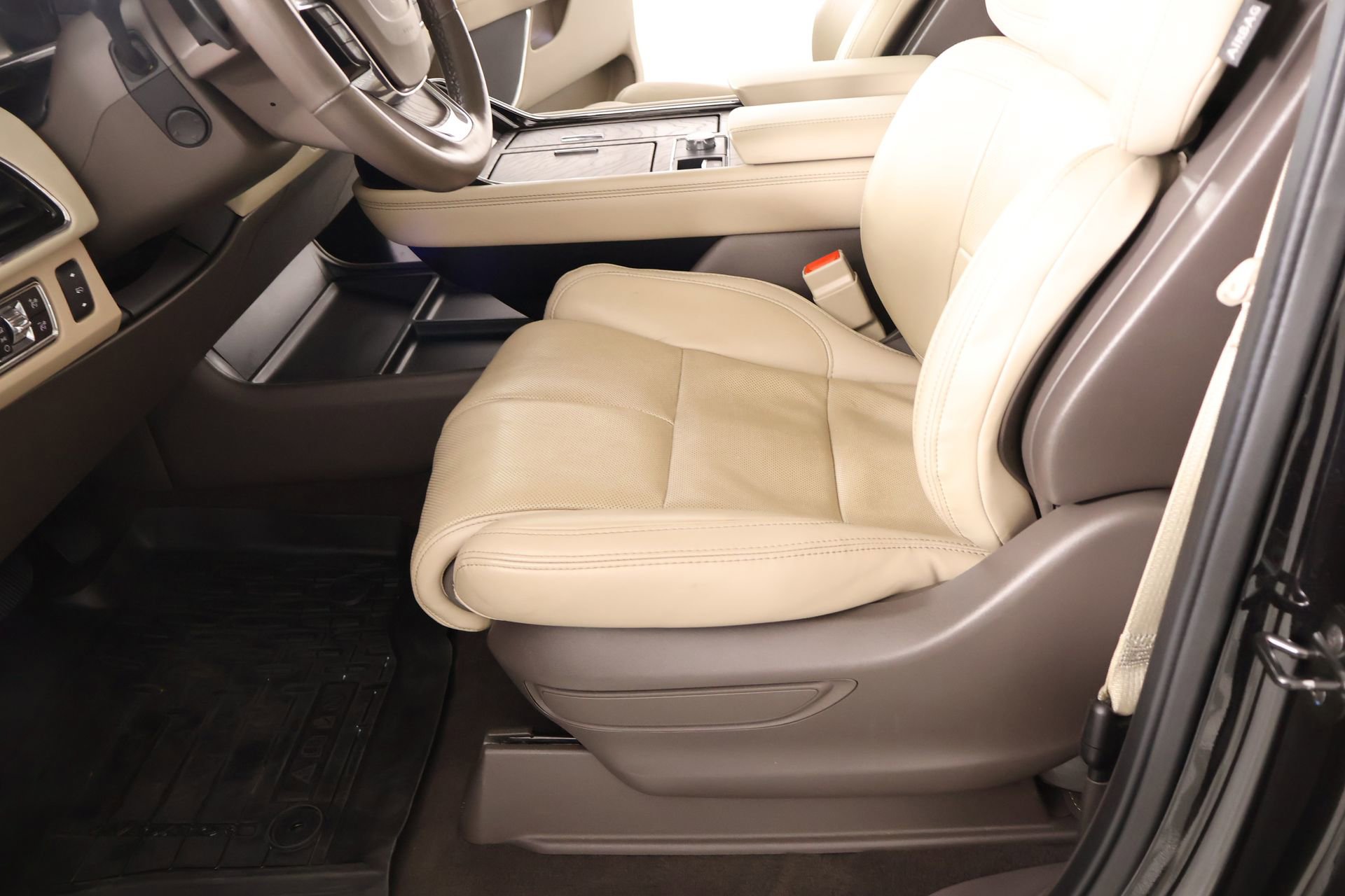 Used 2022 Lincoln Navigator Reserve image 11