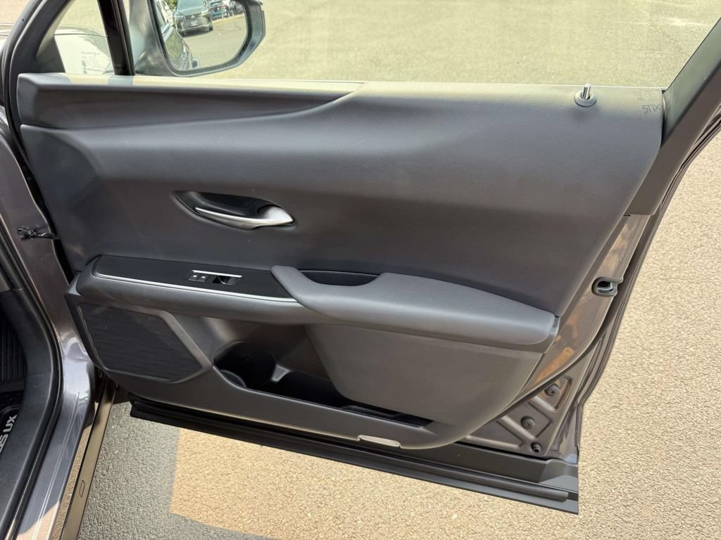 Used 2025 Lexus UX 300h AWD w/ Accessory Package (Z1) image 16