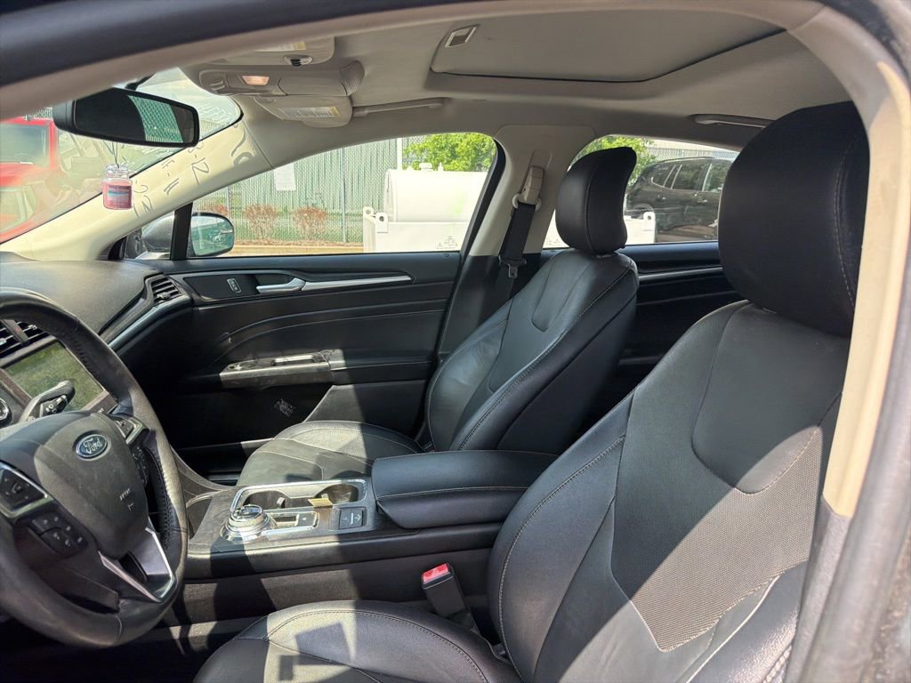 Used 2018 Ford Fusion Titanium FWD image 12