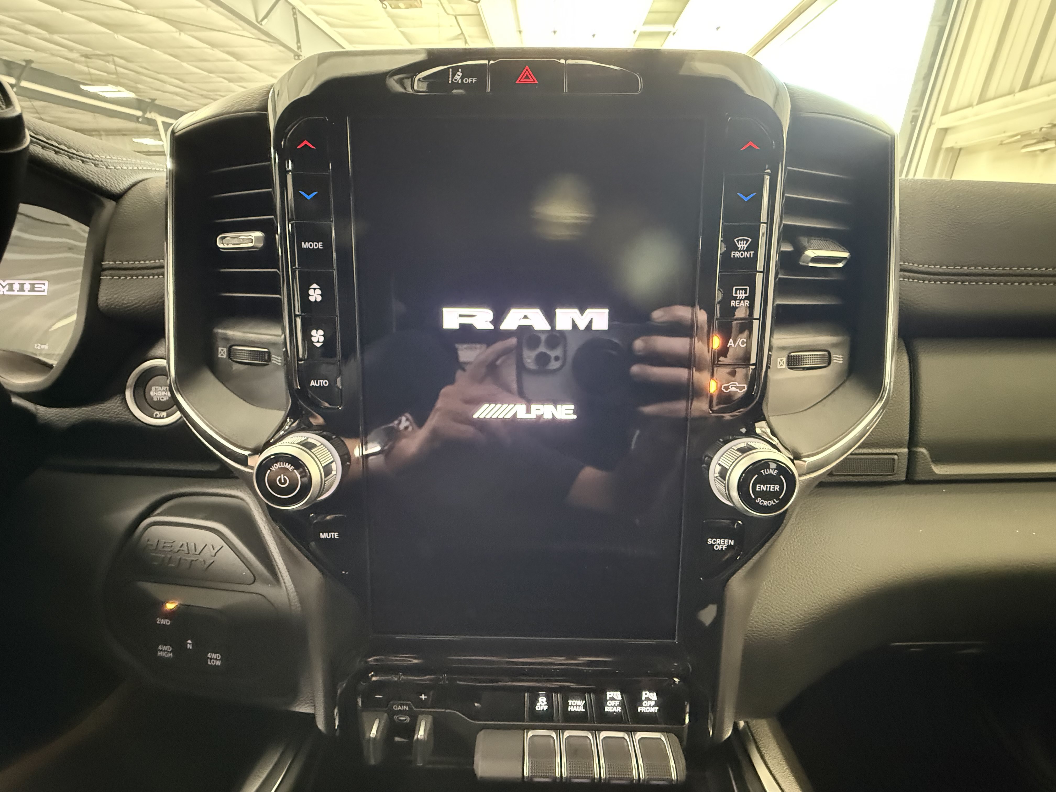 New 2026 RAM 2500 Laramie AWD/4WD image 22