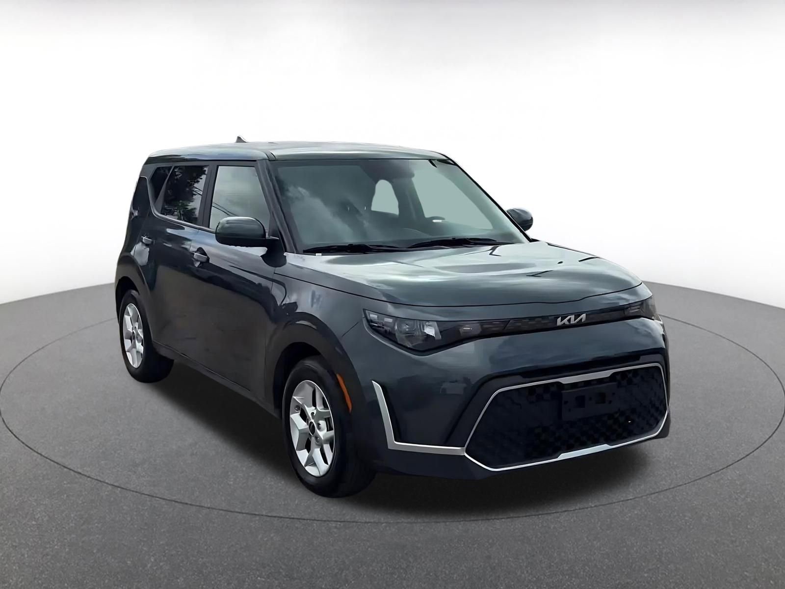 Used 2025 Kia Soul LX w/ LX Technology Package image 3